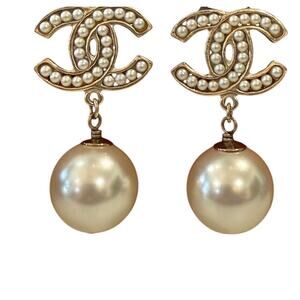 Authentic CHANEL Faux Pearl drop post COCO Marc earrings*Gorgeous*BOX*A14S